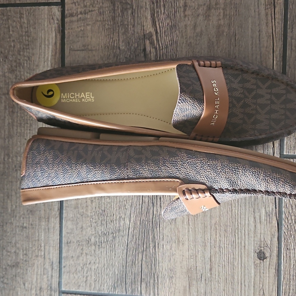 NEW Michael Kors Felicia Mocassins, size 9 - Picture 3 of 7